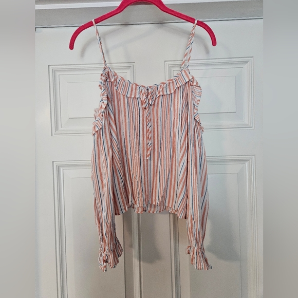 Forever21 top size Medium.        A - Picture 1 of 8